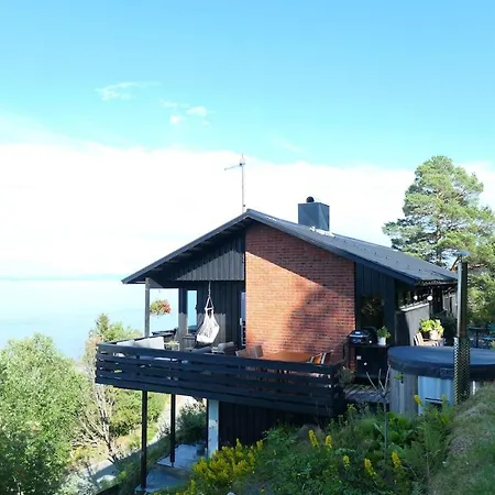 1960's Architect With Stunning Views *